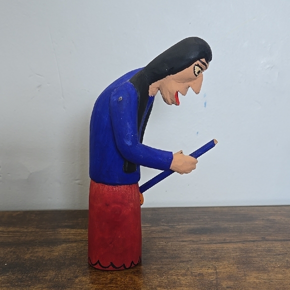 Woman Broom Oaxacan Mexico Handcrafted Signed Jamie Santiago Wood Vintage - Picture 3 of 8